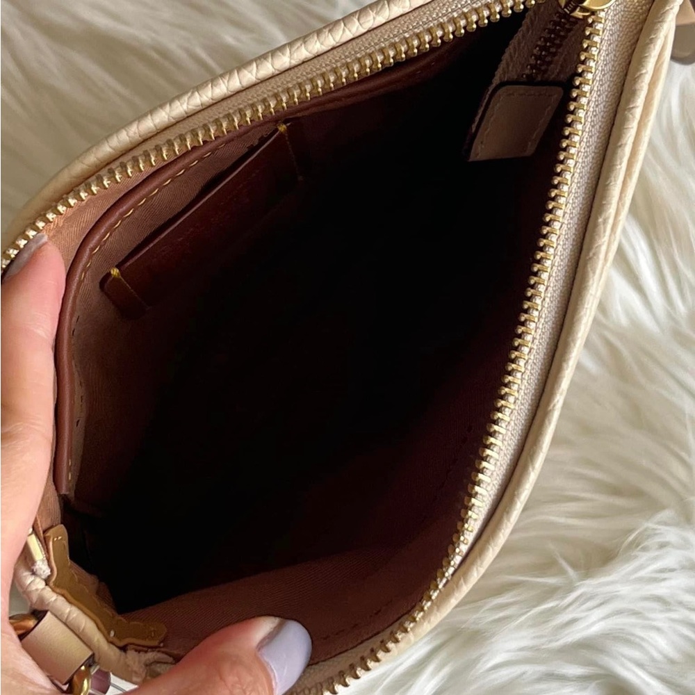 CH473 - Disney X Coach Kitt Messenger Crossbody in Regenerative Leather - Picture 10 of 12